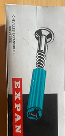 CHEVILLE PLASTIQUE COLLERETTE