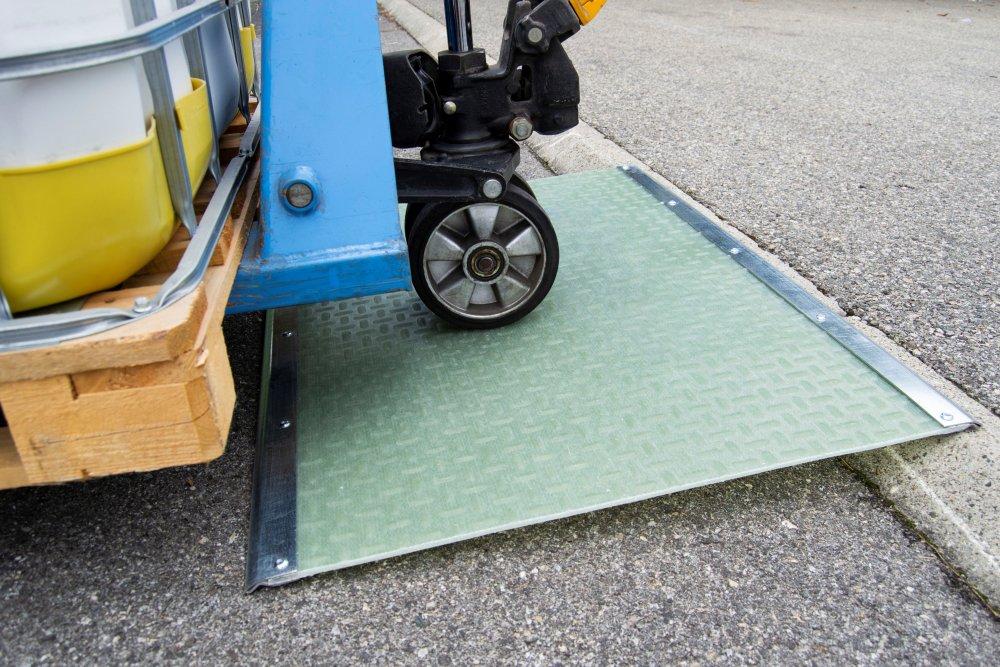 RAMPE COMPOSITE DE PASSAGE DE TROTTOIRS