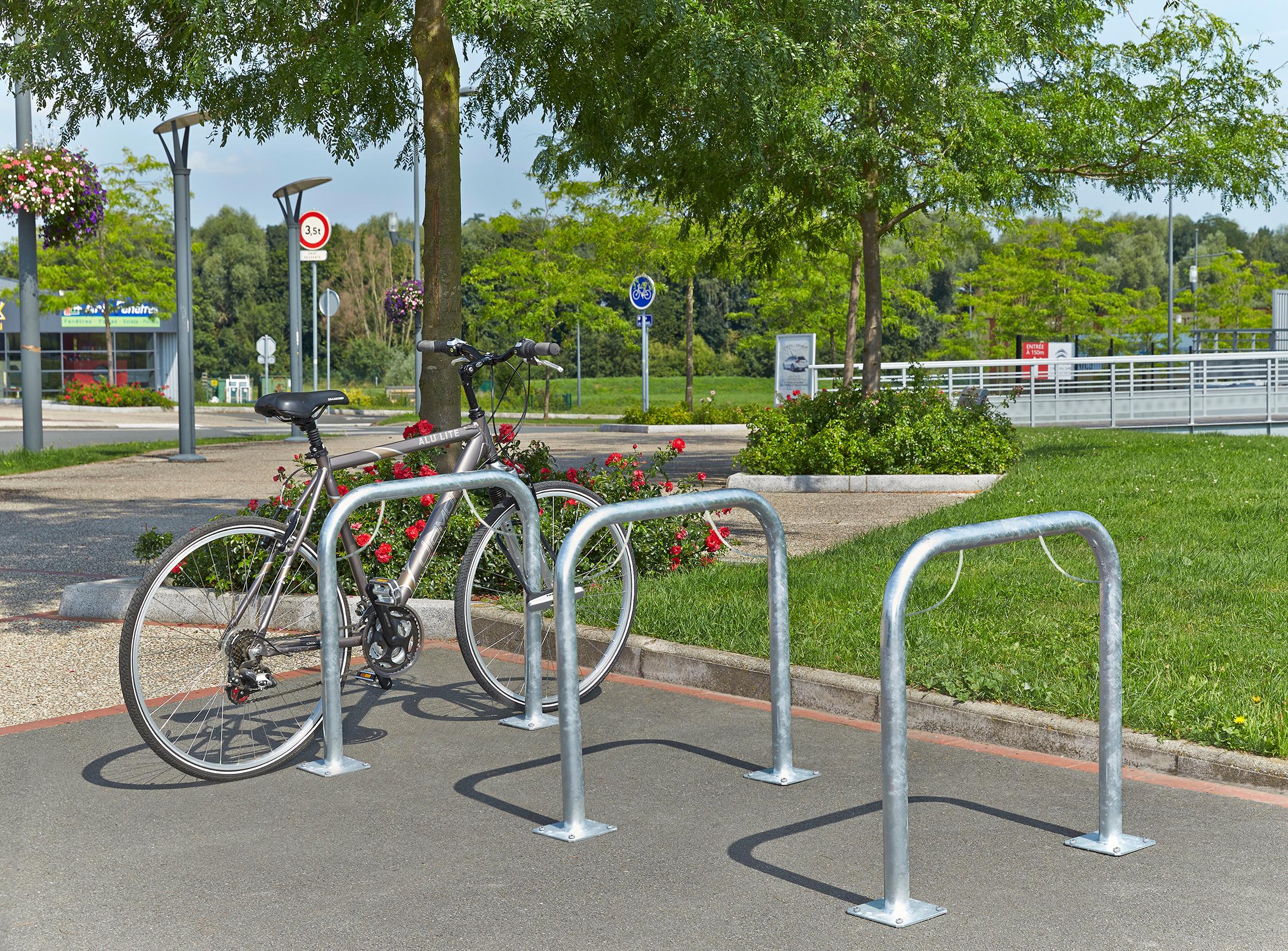 SUPPORT CYCLES ARCEAU SIMPLE A SCELLER 750 X 50 X 1000