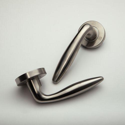 Béquille double semi massive sur rosace bec de cane JADE série 1594 - Inox