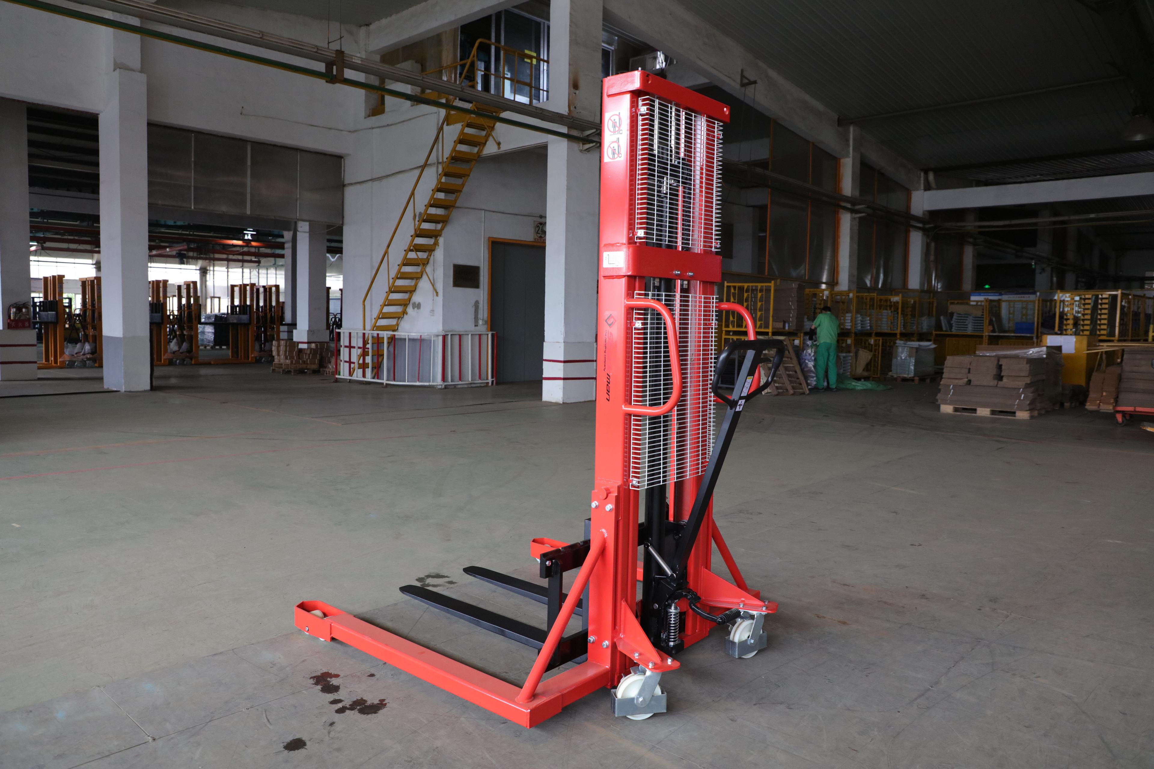 GERBEUR MANUEL AVEC LONGERONS ENCADRANTS 1000 KG